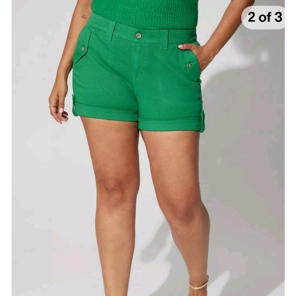 ⚘️Torrid 20 Military Stretch Twill Mid Rise Shorts Green - Picture 1 of 5